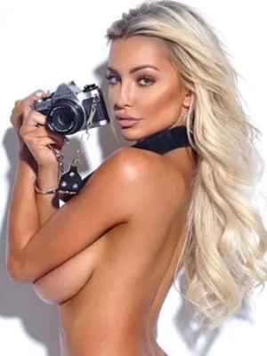 Lindsey, OnlyFans creator reviewed by OnlySeeker editors